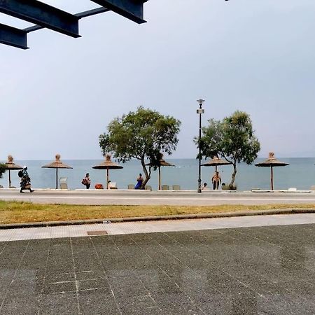 Apartment With 3 Rooms Just 1 Min From The Beach And Free Public Parking Peraía Eksteriør bilde