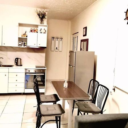 Apartment With 3 Rooms Just 1 Min From The Beach And Free Public Parking Peraía Eksteriør bilde