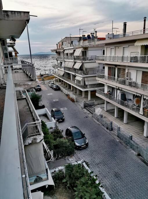 Apartment With 3 Rooms Just 1 Min From The Beach And Free Public Parking Peraía Eksteriør bilde