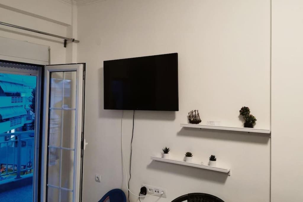 Apartment With 3 Rooms Just 1 Min From The Beach And Free Public Parking Peraía Eksteriør bilde