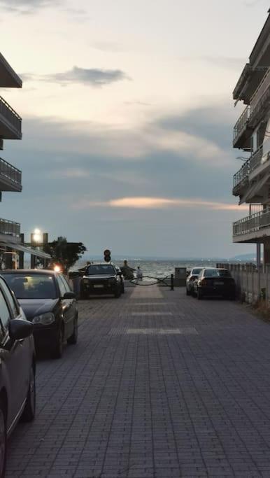 Apartment With 3 Rooms Just 1 Min From The Beach And Free Public Parking Peraía Eksteriør bilde