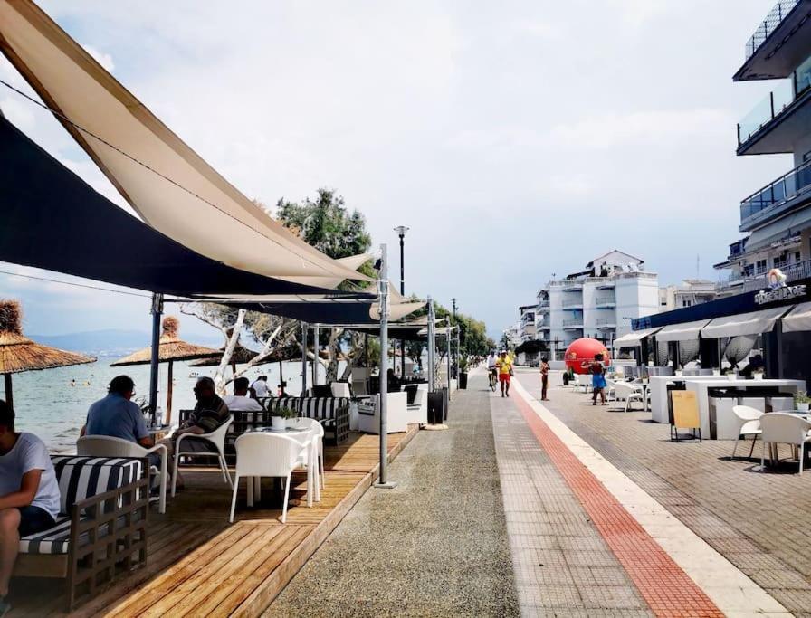 Apartment With 3 Rooms Just 1 Min From The Beach And Free Public Parking Peraía Eksteriør bilde