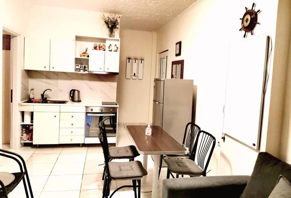 Apartment With 3 Rooms Just 1 Min From The Beach And Free Public Parking Peraía Eksteriør bilde